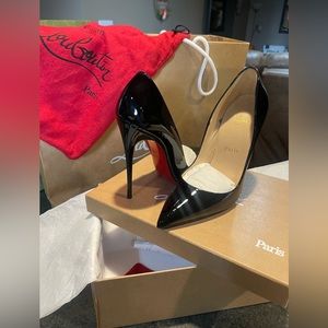 Brand new. Only wore once for engagement photo shoot.